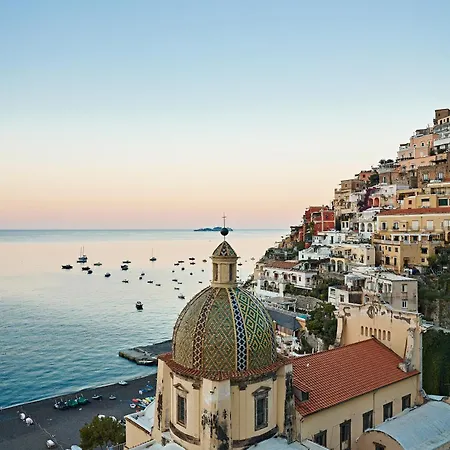 勒西雷纳斯酒店