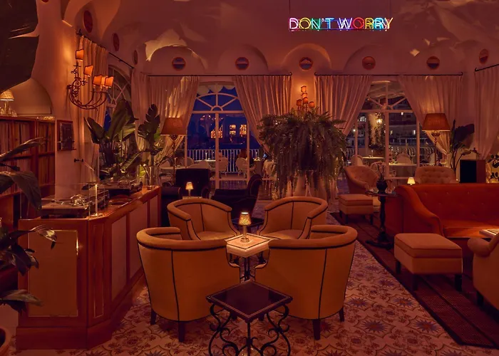 ホテル レ シレヌーセ 5*