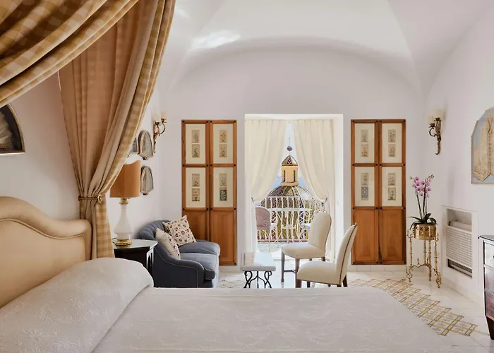 ホテル レ シレヌーセ 5*