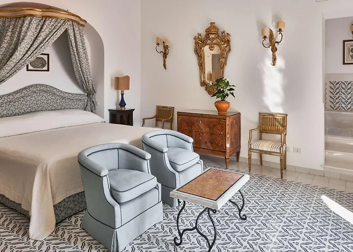 ホテル レ シレヌーセ 5*